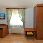 Julia Nocleg ze śniadaniem 4*